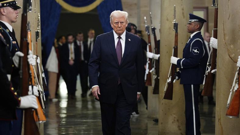 特朗普首日的最大市场意外:美元重挫